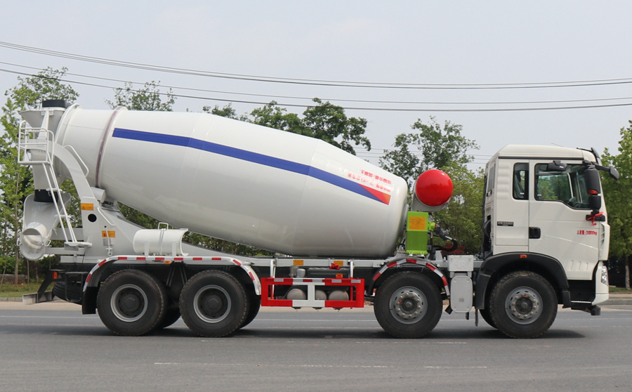 重汽T5G公告型輕量化攪拌車8方圖片正右側(cè)邊