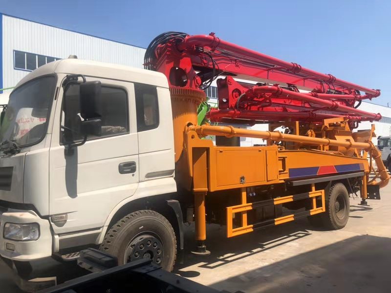 東風混凝土攪拌天泵車