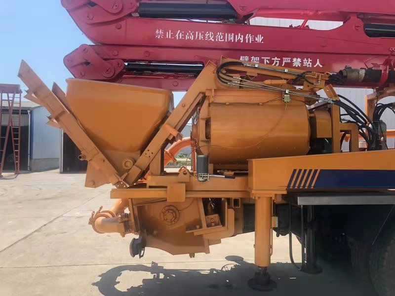 小型混凝土31米攪拌一體泵車