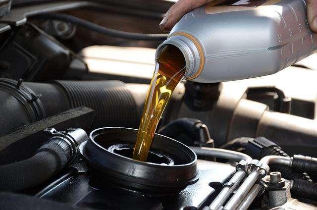 給車加機油