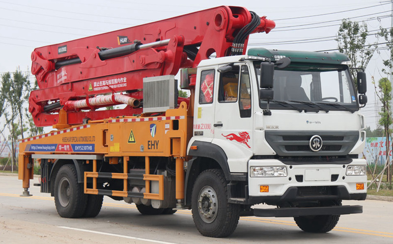重汽斯太爾小型混凝土臂架泵車