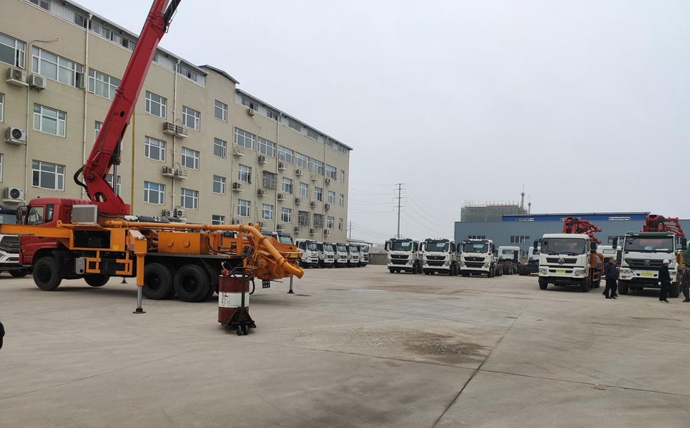 小型混凝土臂架泵車